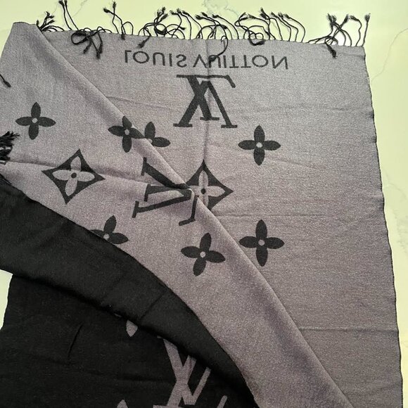 Reversible Scarf with Louis Vuitton-Inspired Monogram – Black & Gray (60×160 cm) - Picture 4 of 9